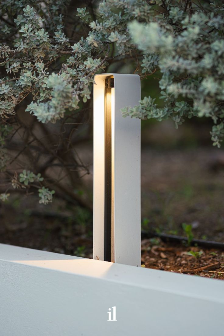 in-lite | ACE HIGH White | Bollards